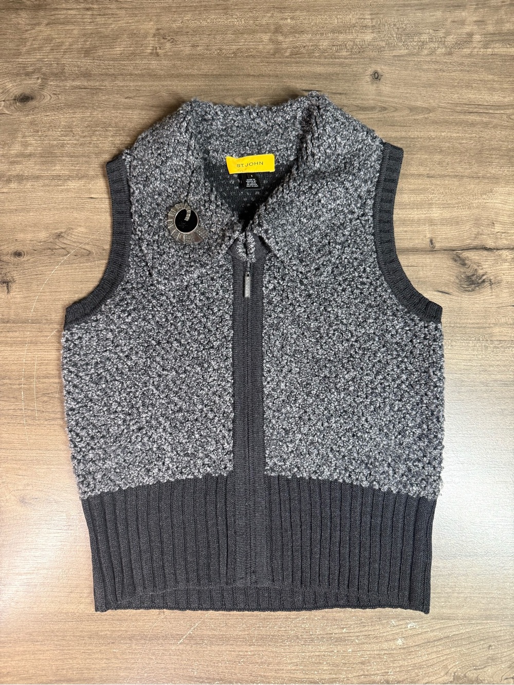 St John Fall 2010 Boucle Vest Womens S Wool Cashmere Gray Zip Knit Brooch USA